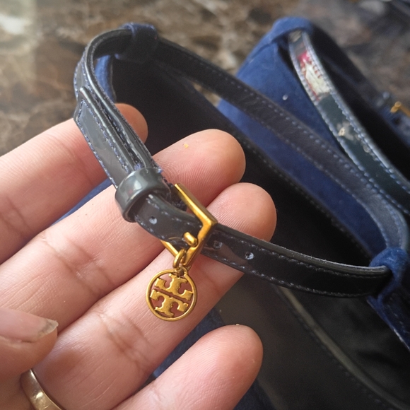 Tory Burch Women’s Navy Suede T-Strap Pointed Toe Flats - Picture 4 of 8